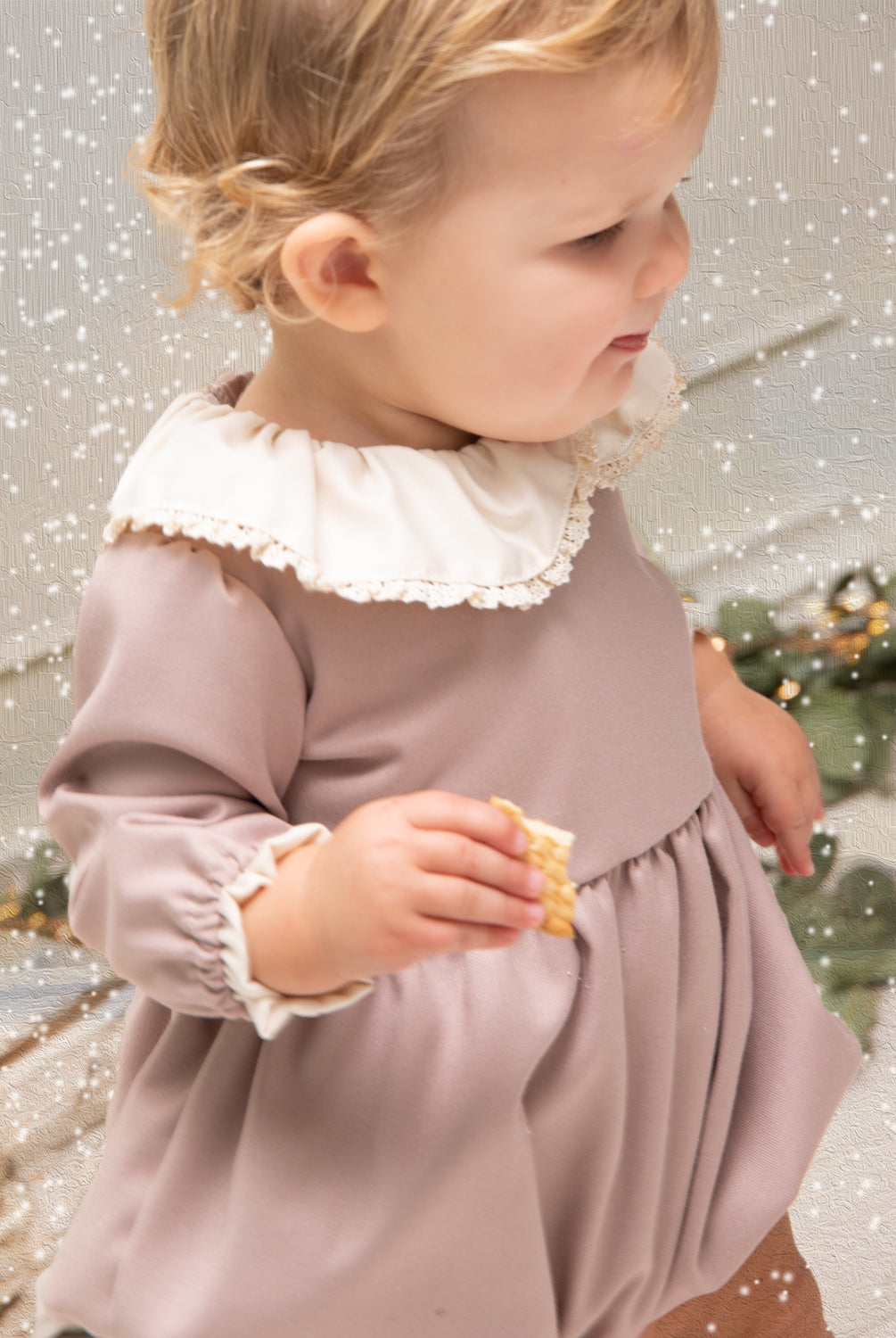 Ranita rosa y beige con puntilla de Cosmosophie