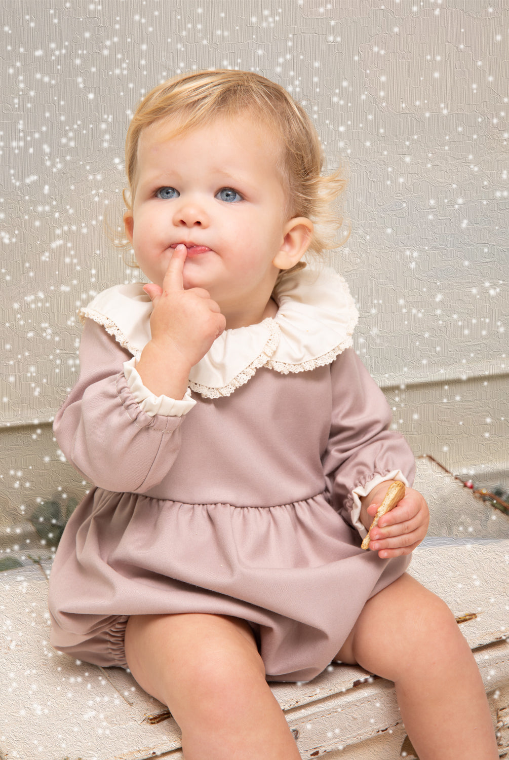 Ranita rosa y beige con puntilla de Cosmosophie