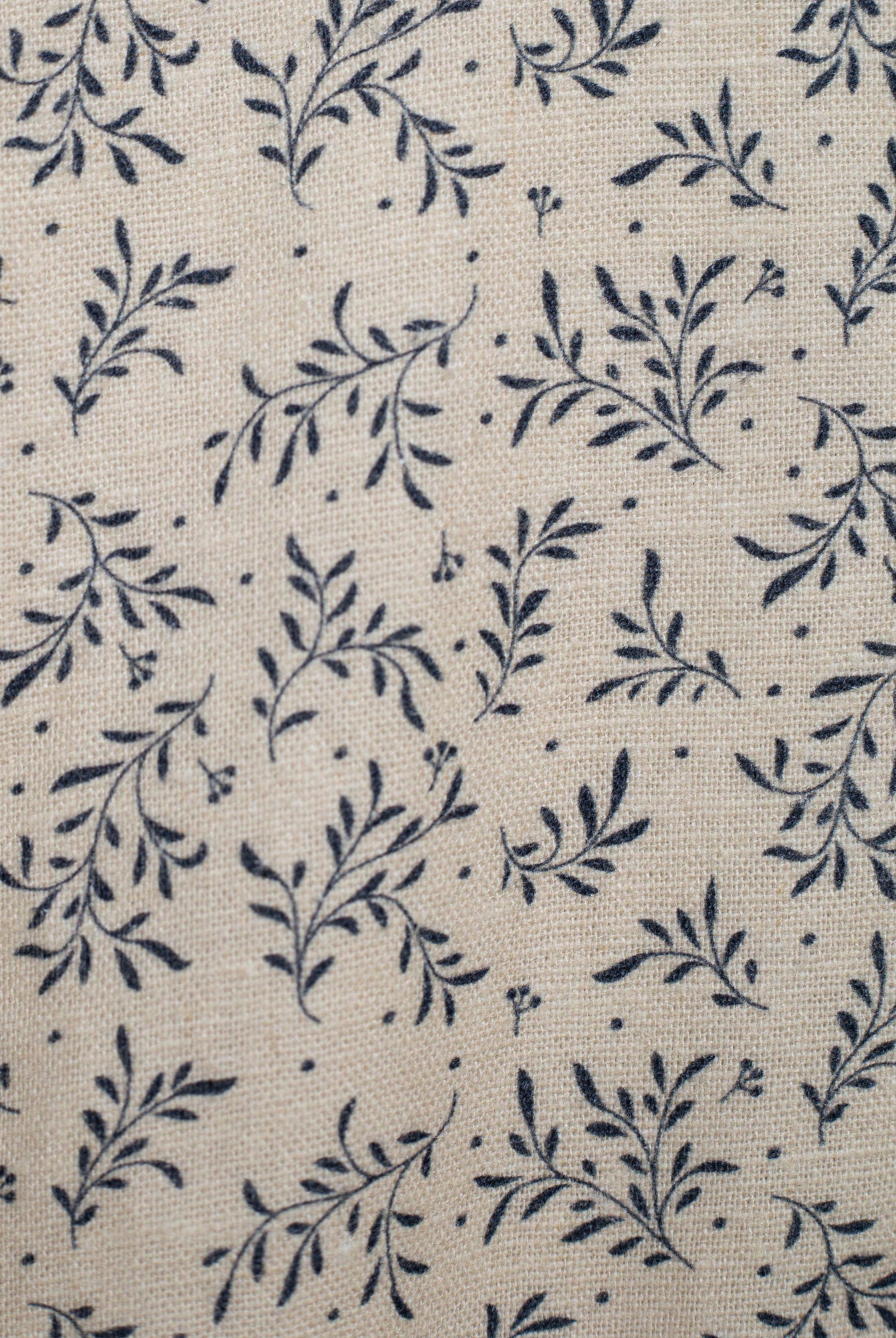 Vestido lino beige con flores azul marino Cosmosophie