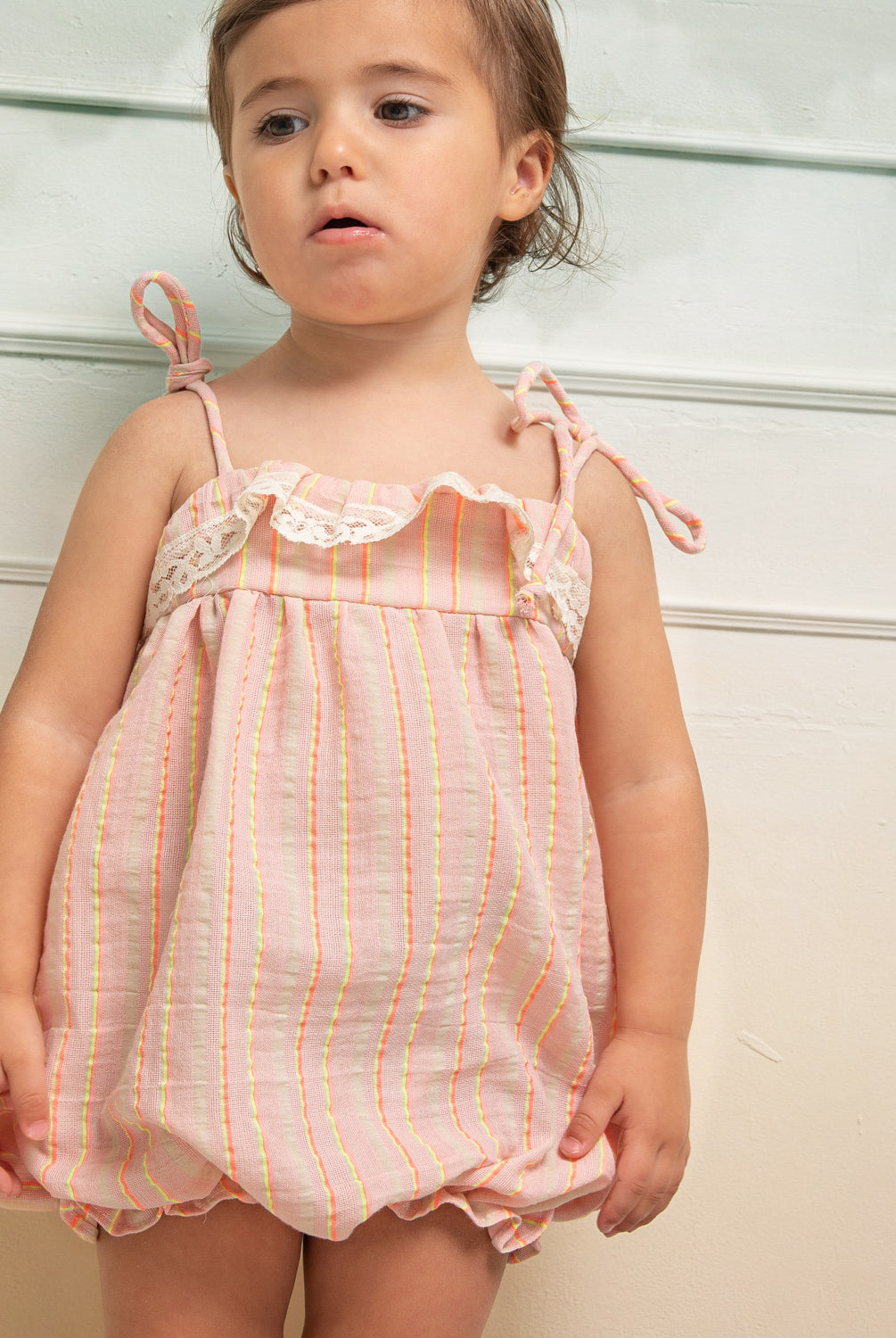 Ranita de tirante con encaje en rosa de Cosmosophie