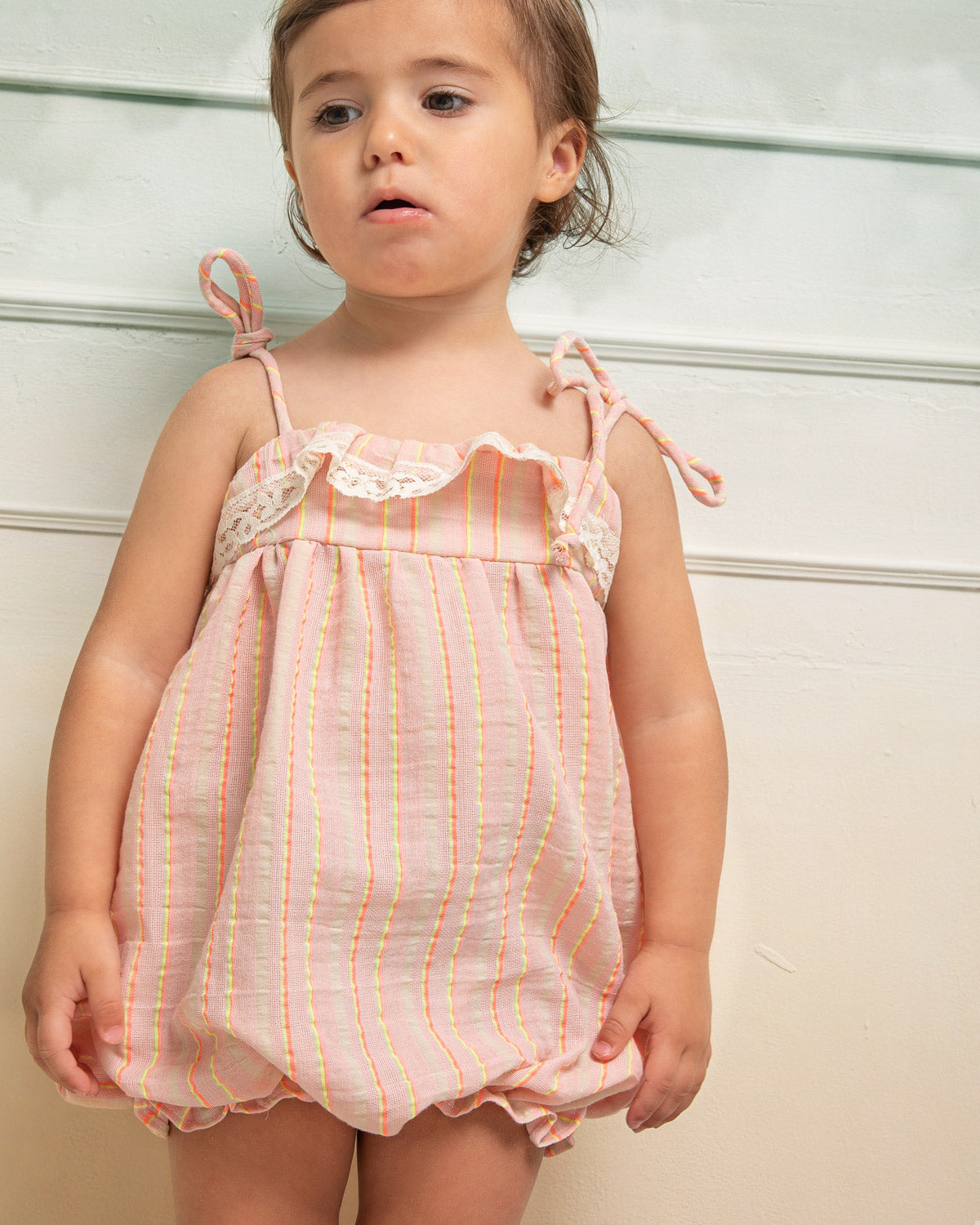 Ranita de tirante con encaje en rosa de Cosmosophie