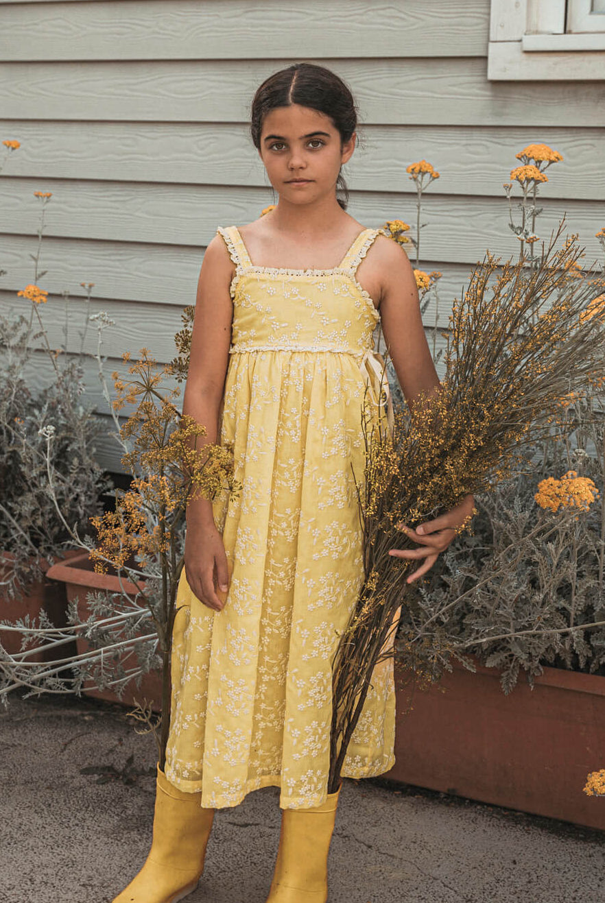 Vestido bordado amarillo Cosmosophie