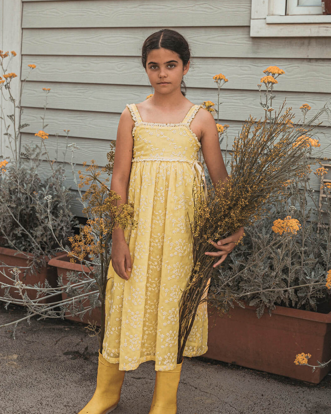 Vestido bordado amarillo Cosmosophie