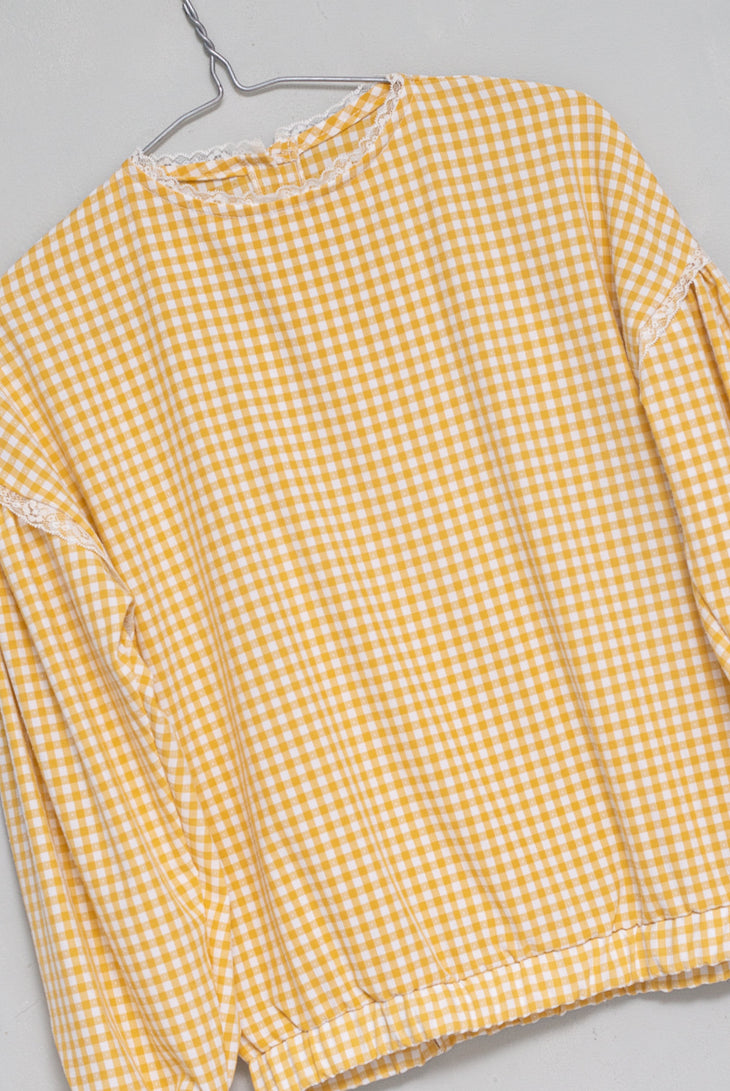 blusa vichy amarillo con detalles de encaje estilo retro