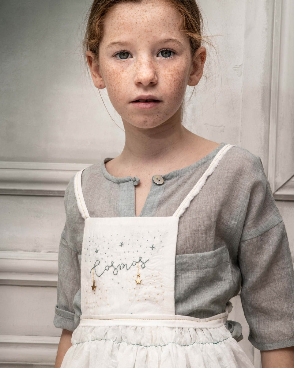 hand embroidered special ocasion dress apron for wedding guests and flower girl dress. Eco friendly, sustainable fashion. Vestidos de invitada de boda y trajes de arras originales para niñas. Bodas 2018