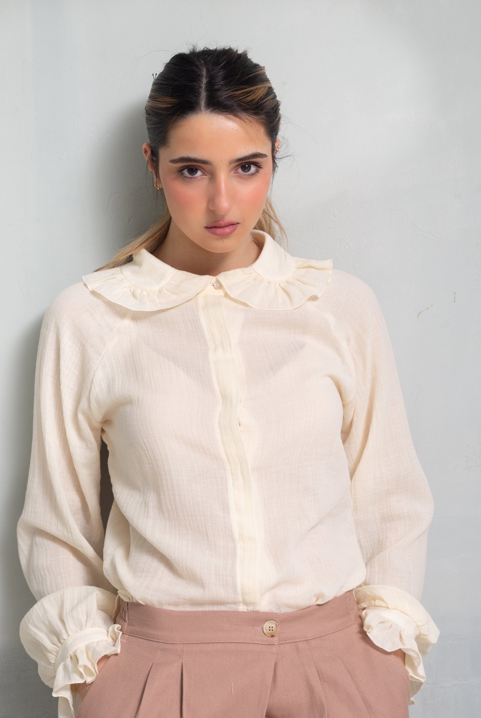 Blusa estilo retro cuello bebe con volantes cosmosophie