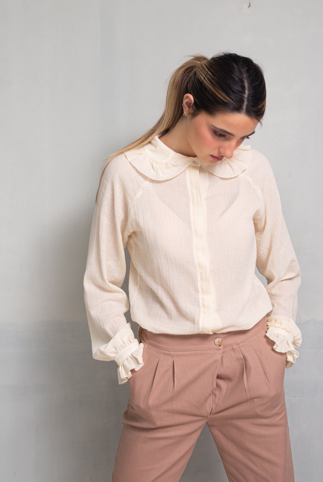 Blusa estilo retro cuello bebe con volantes cosmosophie