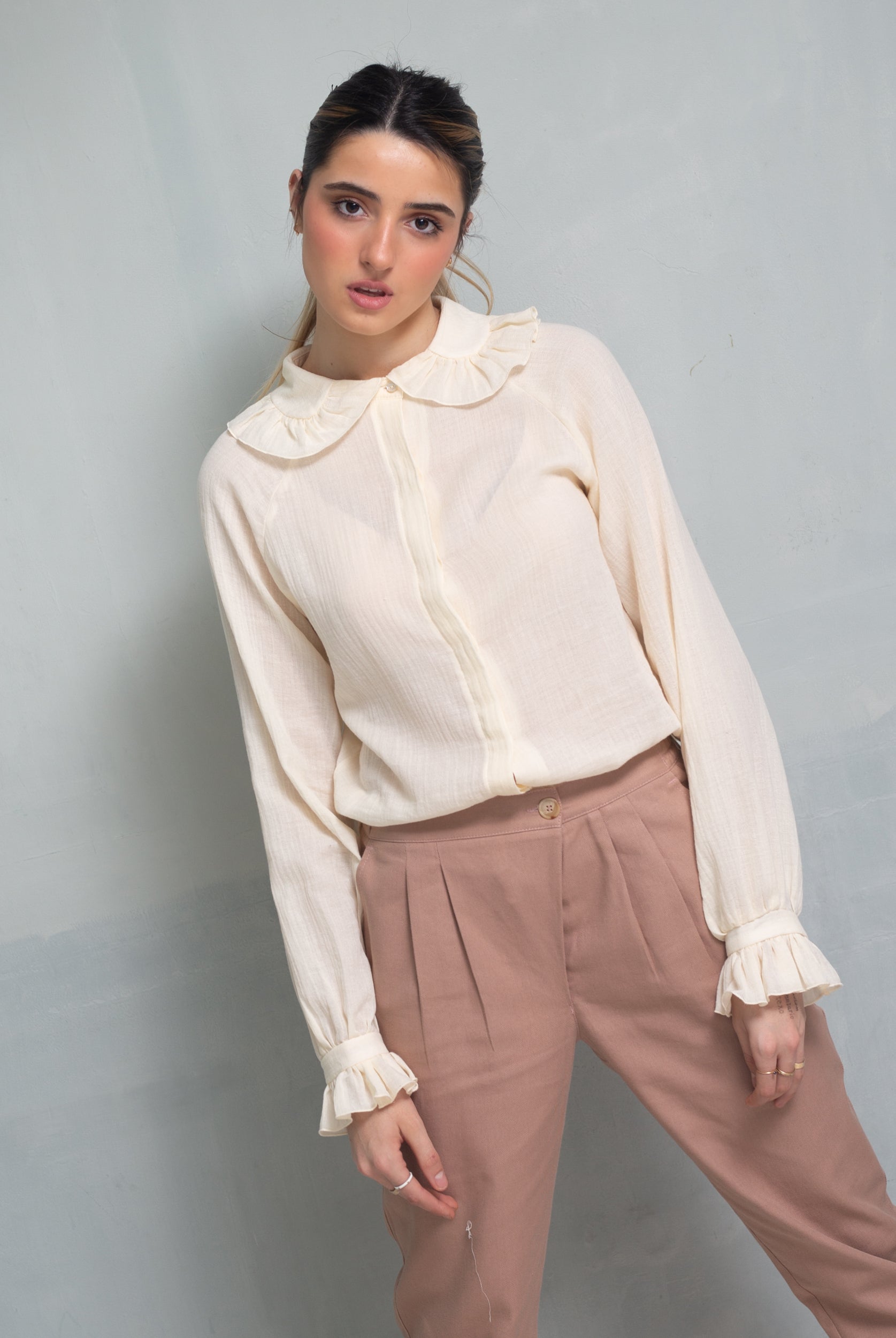 Blusa estilo retro cuello bebe con volantes cosmosophie