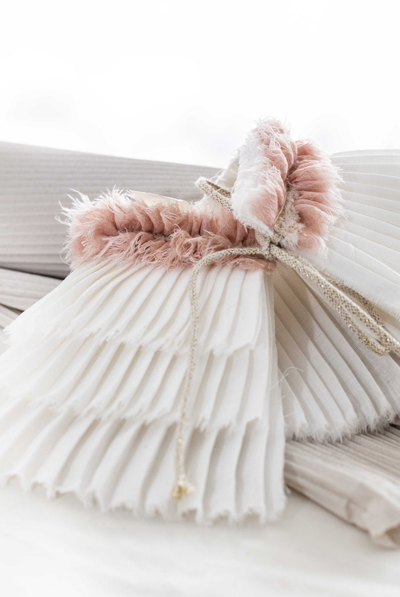 special ocasion dress collar for  wedding guests and flower girl dress. Eco friendly, sustainable fasion. Vestidos de invitada de boda y trajes de arras originales para niñas. Bodas 2018