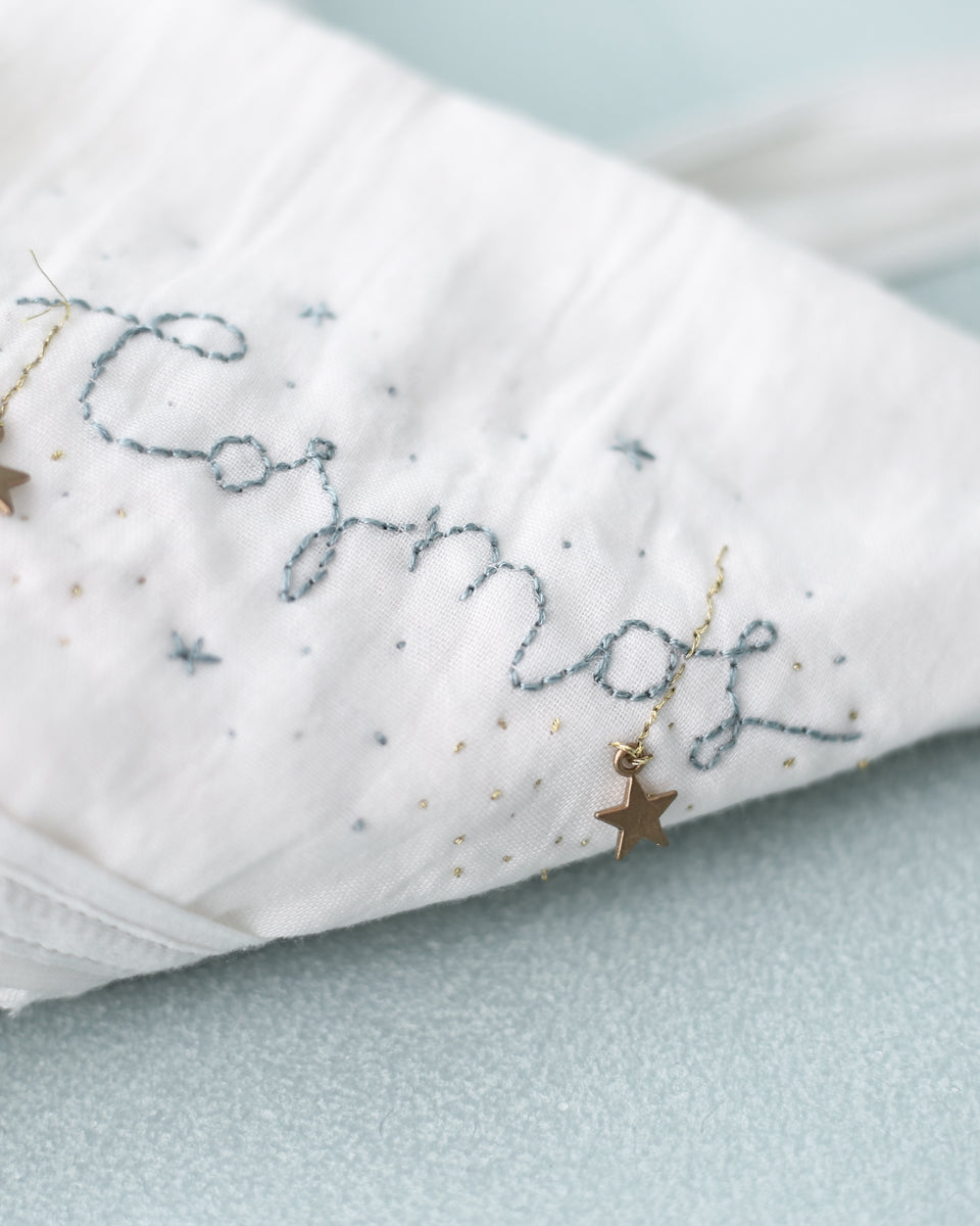 hand embroidered special ocasion dress apron for  wedding guests and flower girl dress. Eco friendly, sustainable fasion. Vestidos de invitada de boda y trajes de arras originales para niñas. Bodas 2018