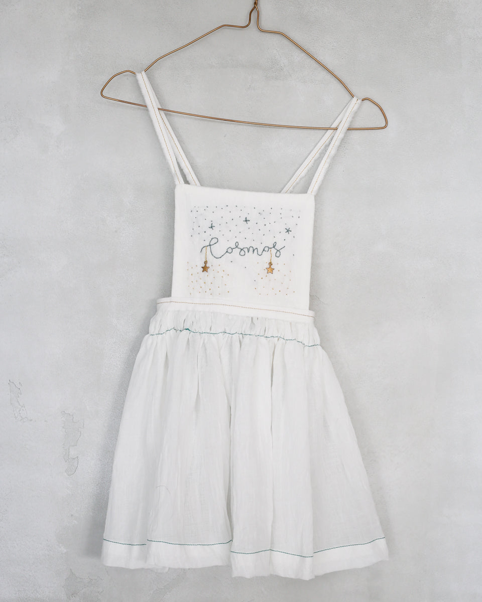 hand embroidered special ocasion dress apron for  wedding guests and flower girl dress. Eco friendly, sustainable fasion. Vestidos de invitada de boda y trajes de arras originales para niñas.