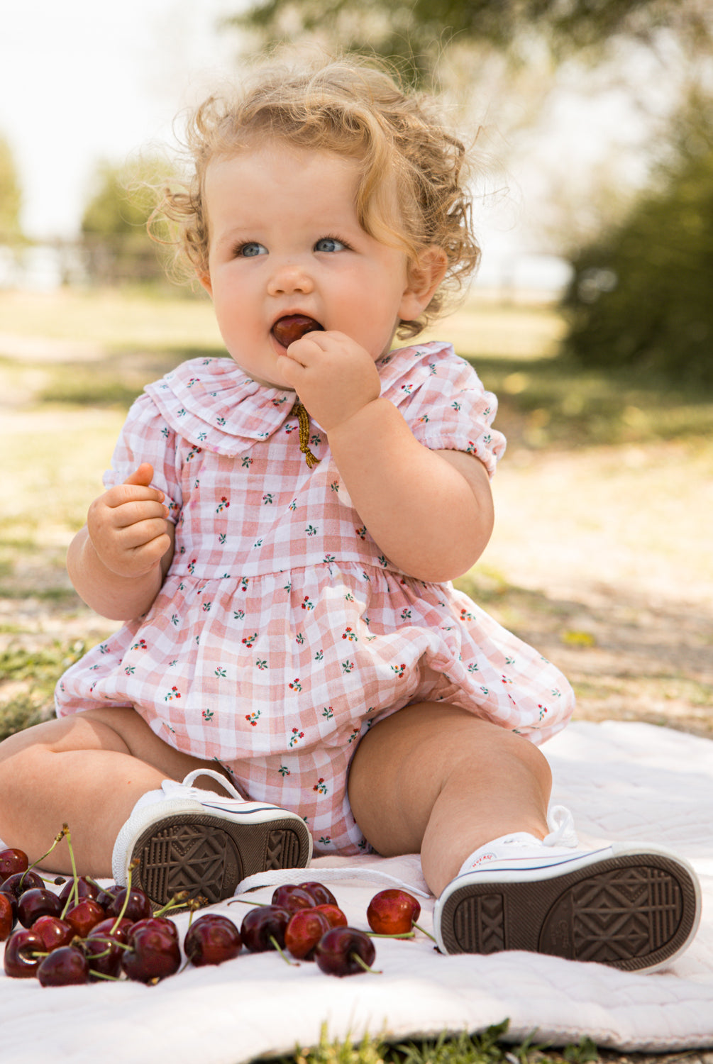 Ranita bebe en vichy y flores con cuello de volantes para bautizo comunion o ceremonia