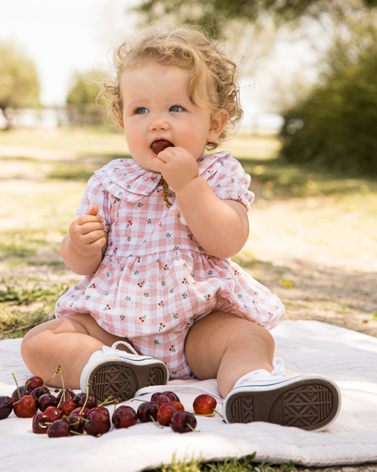 Ranita bebe en vichy y flores con cuello de volantes para bautizo comunion o ceremonia
