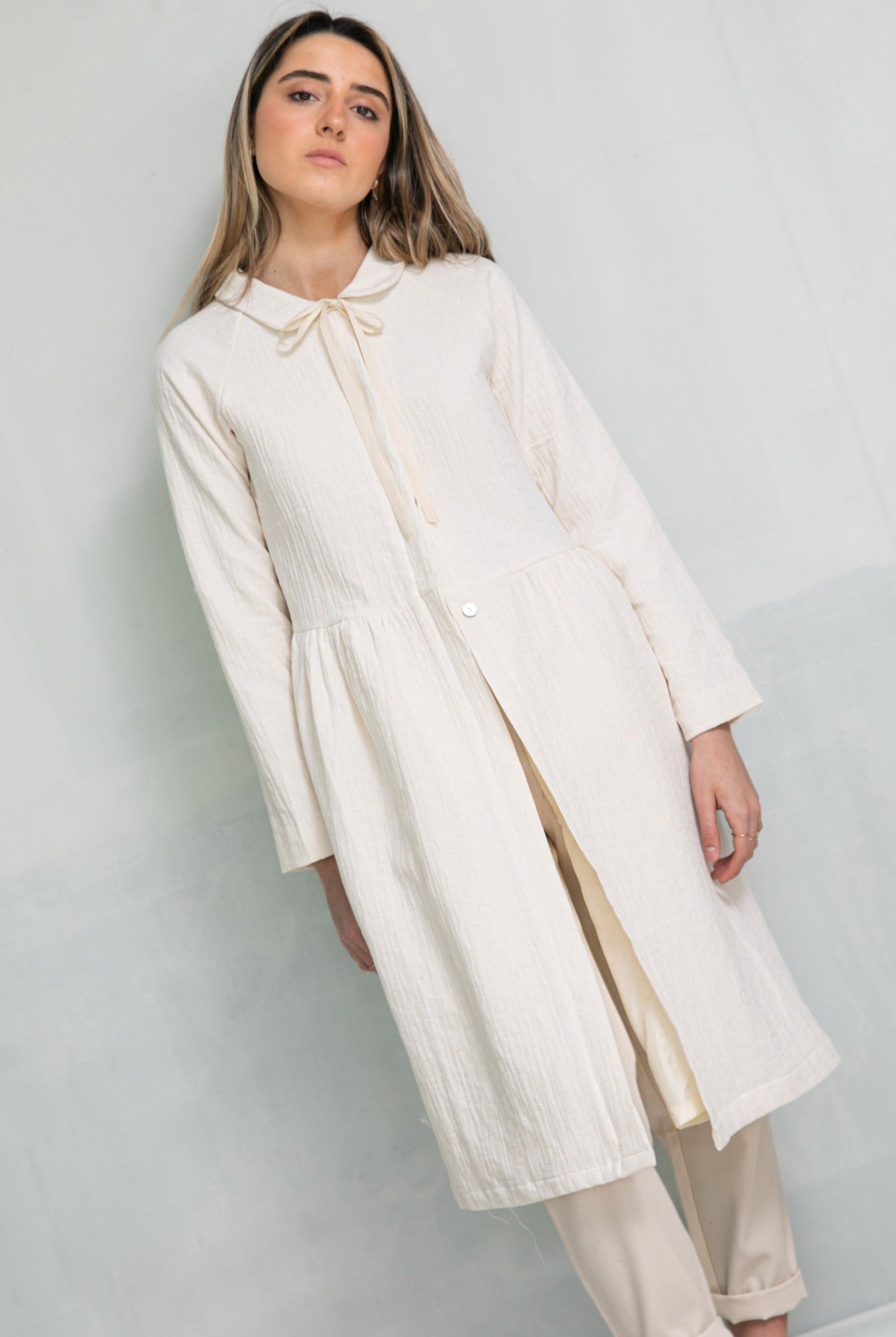 Vestido abrigo en color crudo cosmosophie