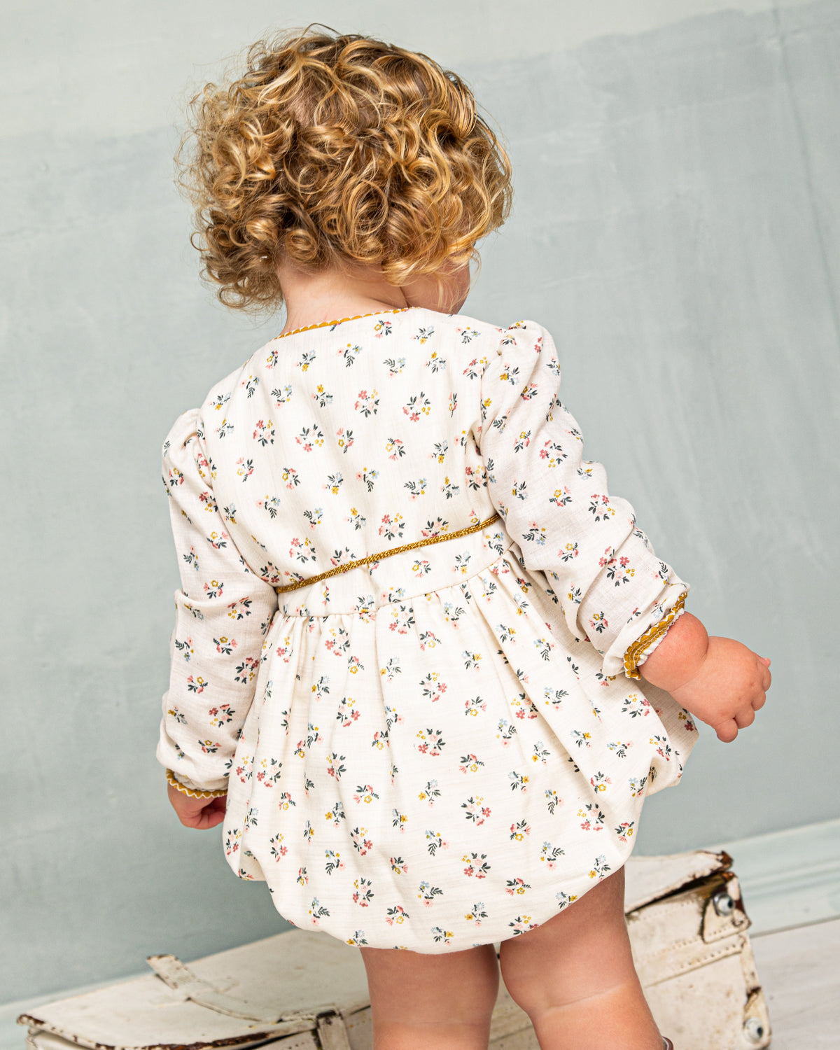 Ranita de bebe elegante de flores de Cosmosophie