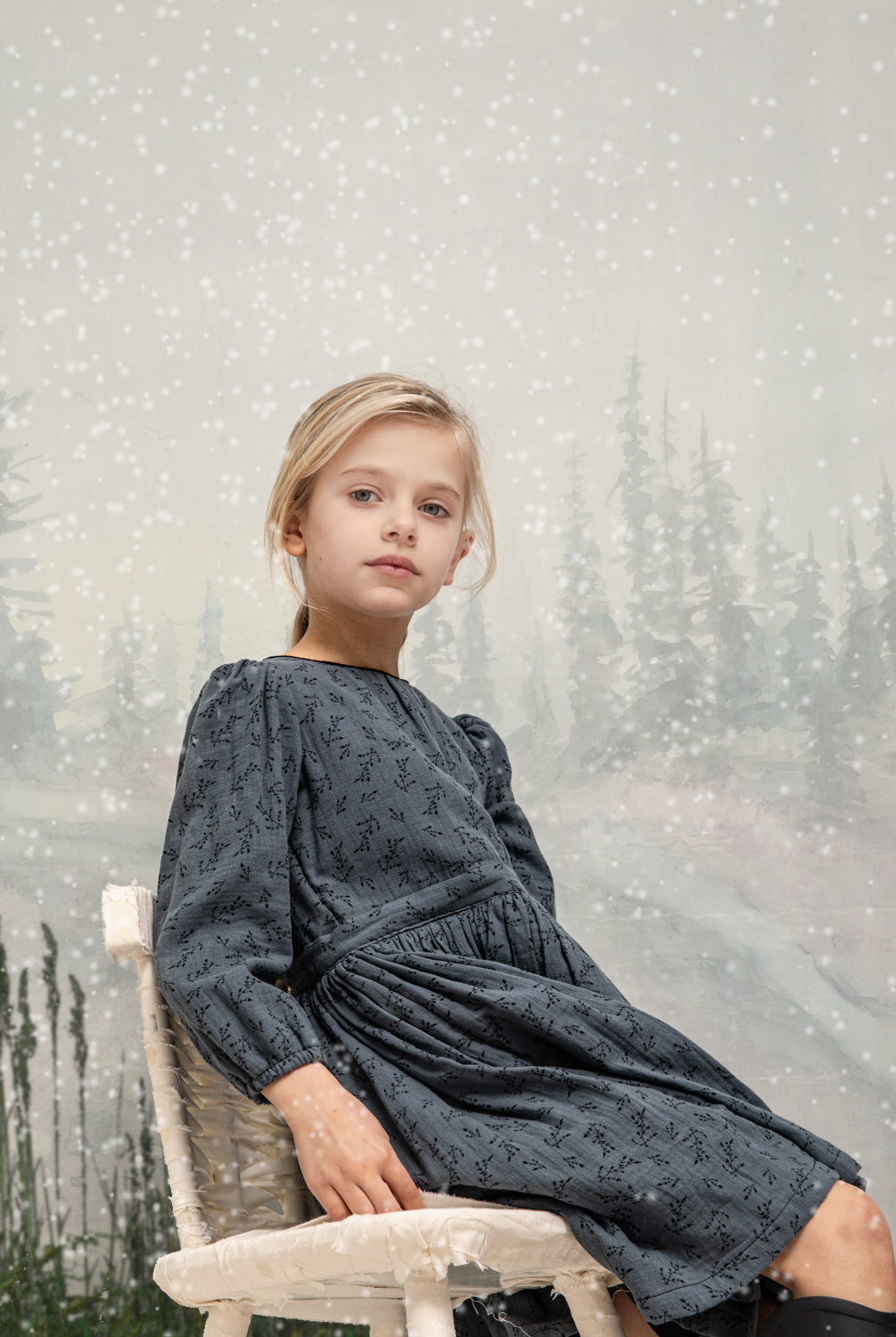 You will love our vintage cut Pandora dress. Contrasting detail on the neck in black. Made in a beautiful double cotton gauze fabric, the print is of small flowers in black on a dark blue background.