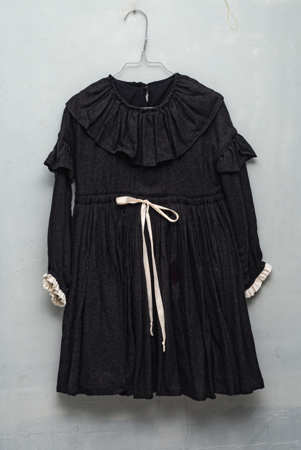 Vestido gris oscuro Pierrot Cosmosophie
