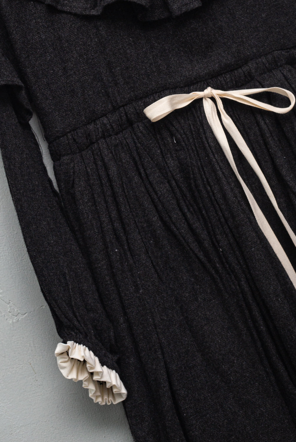 Vestido gris oscuro Pierrot Cosmosophie