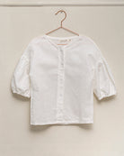 Conjunto en lino blanco bordado para adolescente invitada a boda o primera comunion Cosmosophie.