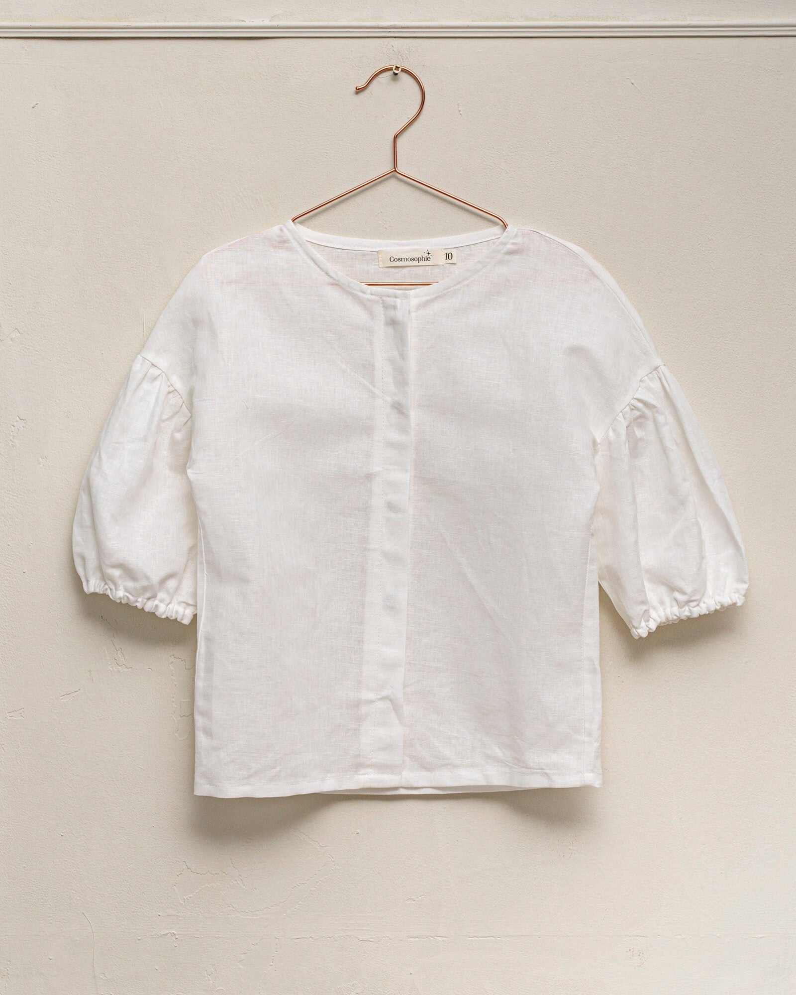 Conjunto en lino blanco bordado para adolescente invitada a boda o primera comunion Cosmosophie.