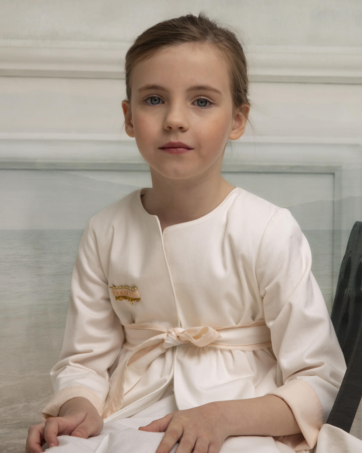 Abrigo para arras con capa en la espalda de Cosmosophie