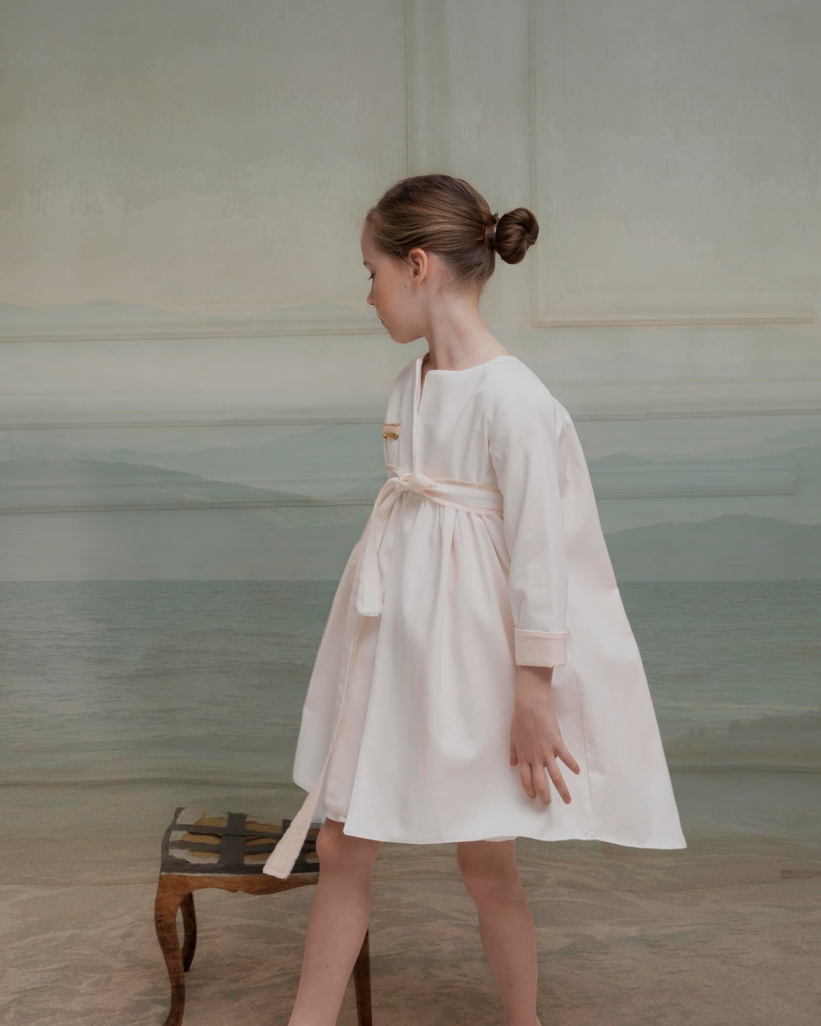 Abrigo para arras con capa en la espalda de Cosmosophie