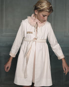 Abrigo para arras con capa en la espalda de Cosmosophie