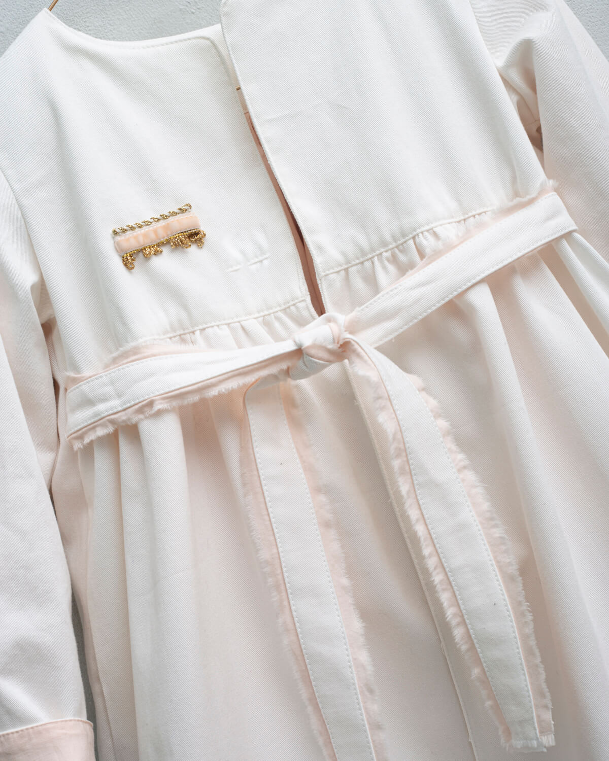 Abrigo para arras con capa en la espalda de Cosmosophie