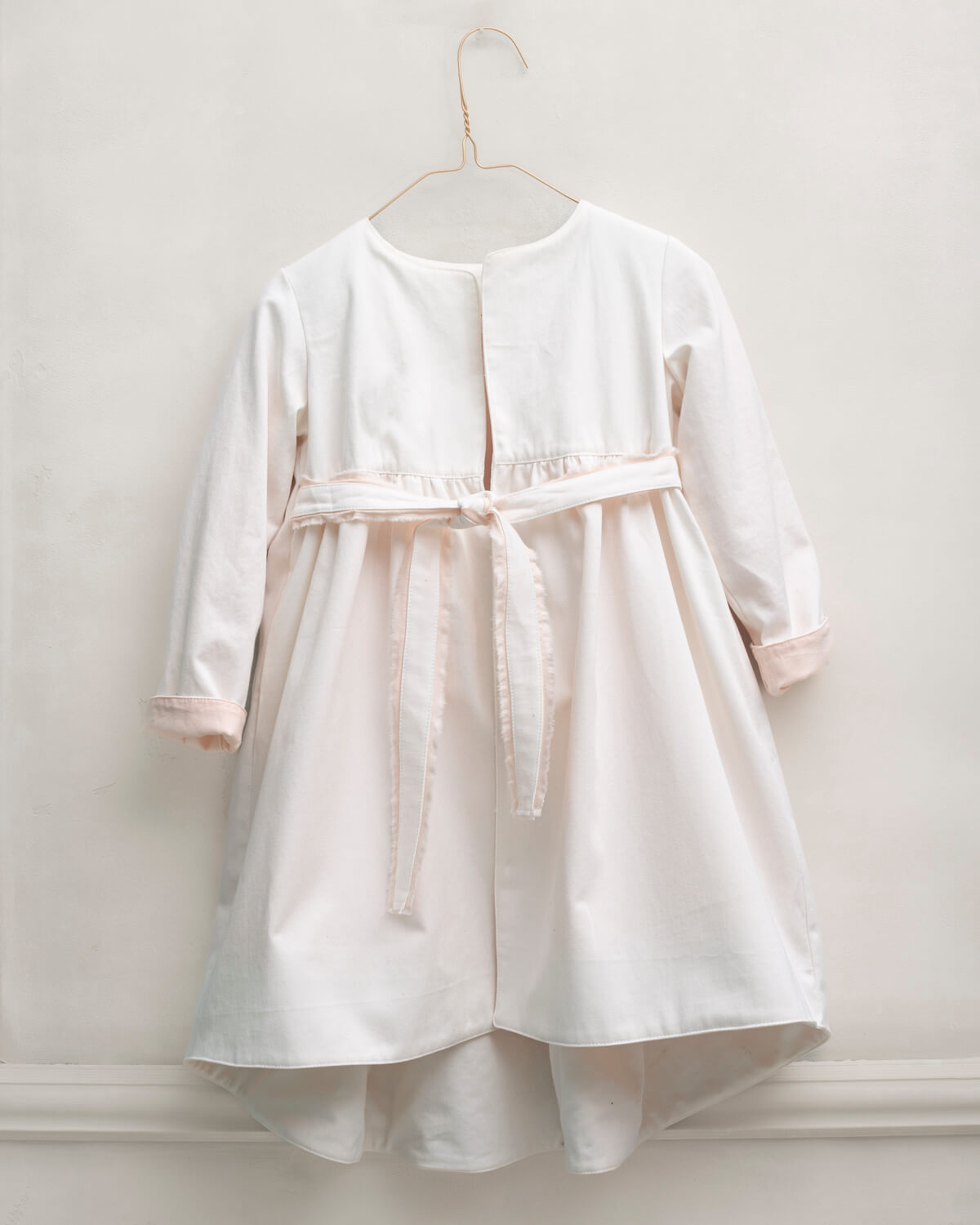 Abrigo para arras con capa en la espalda de Cosmosophie