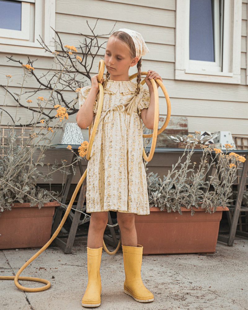 Vestido para niña amarillo con encaje Cosmosophie