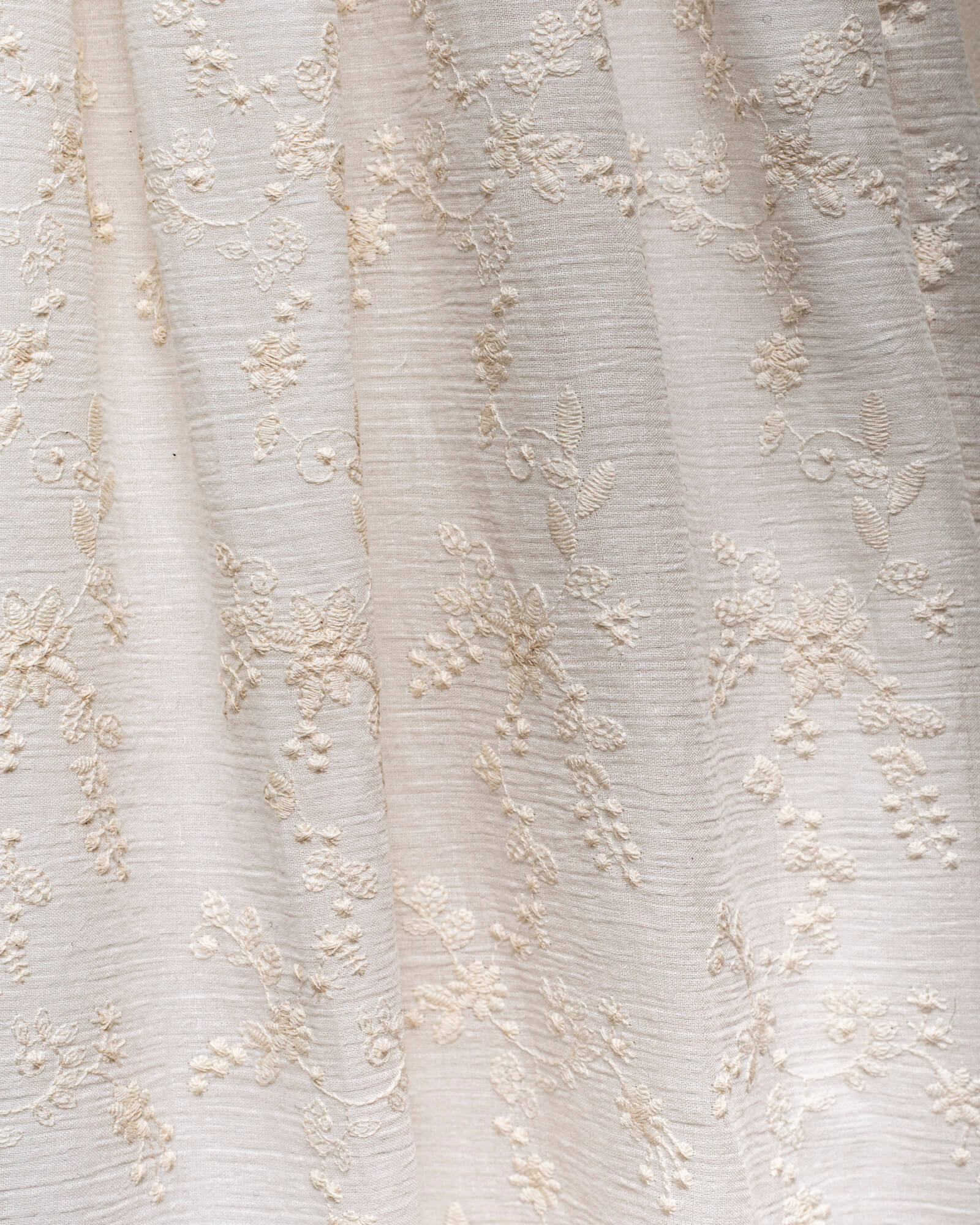 Vestido de bambula bordada para niña Cosmosophie