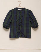 Blusa elegante para niña de cuadros con mangas abullonadas y lazadas delanteras. Diseño atemporal de Cosmosophie para ocasiones especiales.