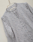 Conjunto de invitada para adolescente, teen en flores azul falda de nido de abeja. Cosmosophie