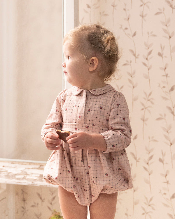 Ranita de bebe rosa con fresas Chaumont de Cosmosophie