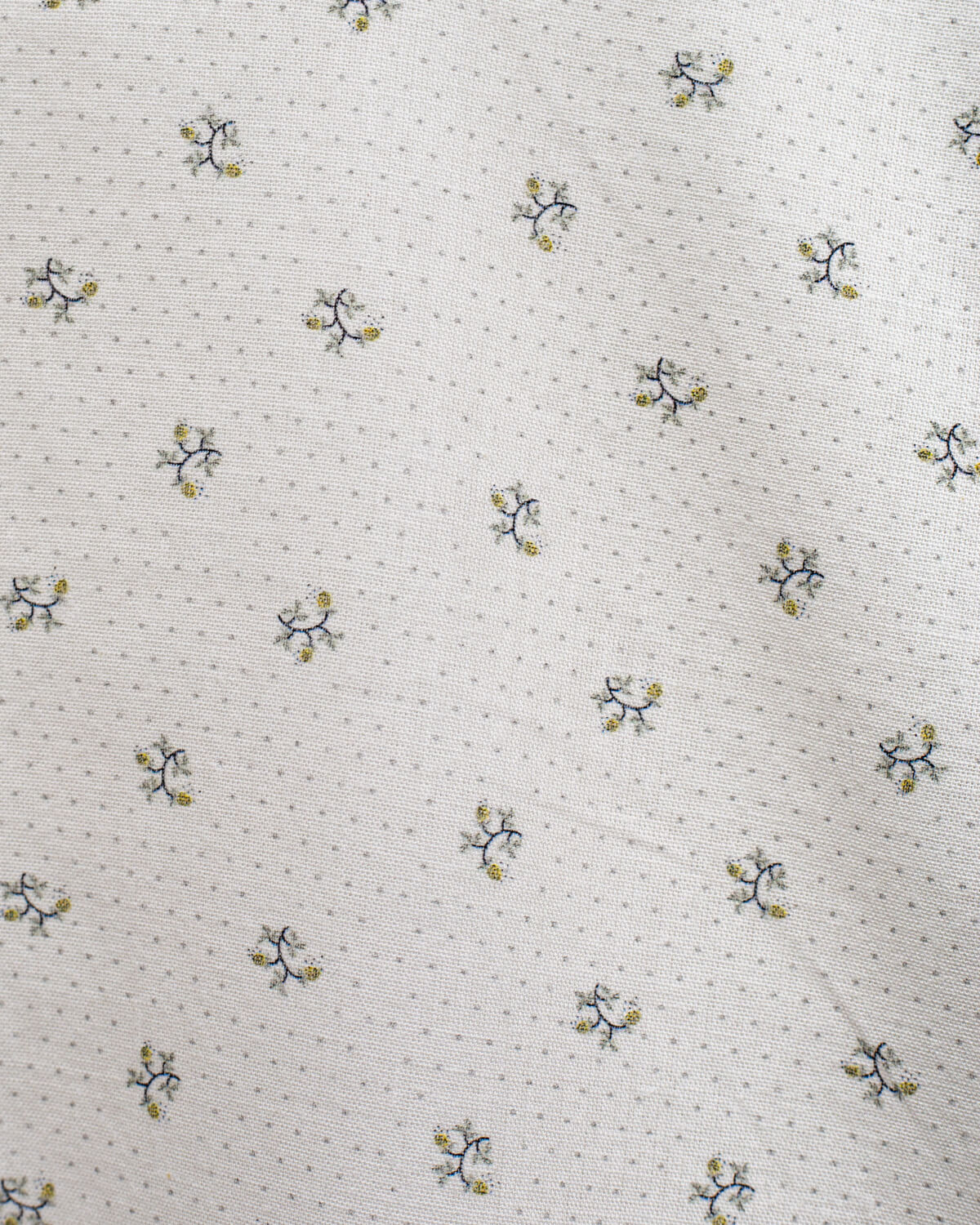 Vestido de florecitas en crudo con flores y detallen en negro. Trajes de invitada para niñas y adolescentes Boda, Primera Comunion Cosmosophie