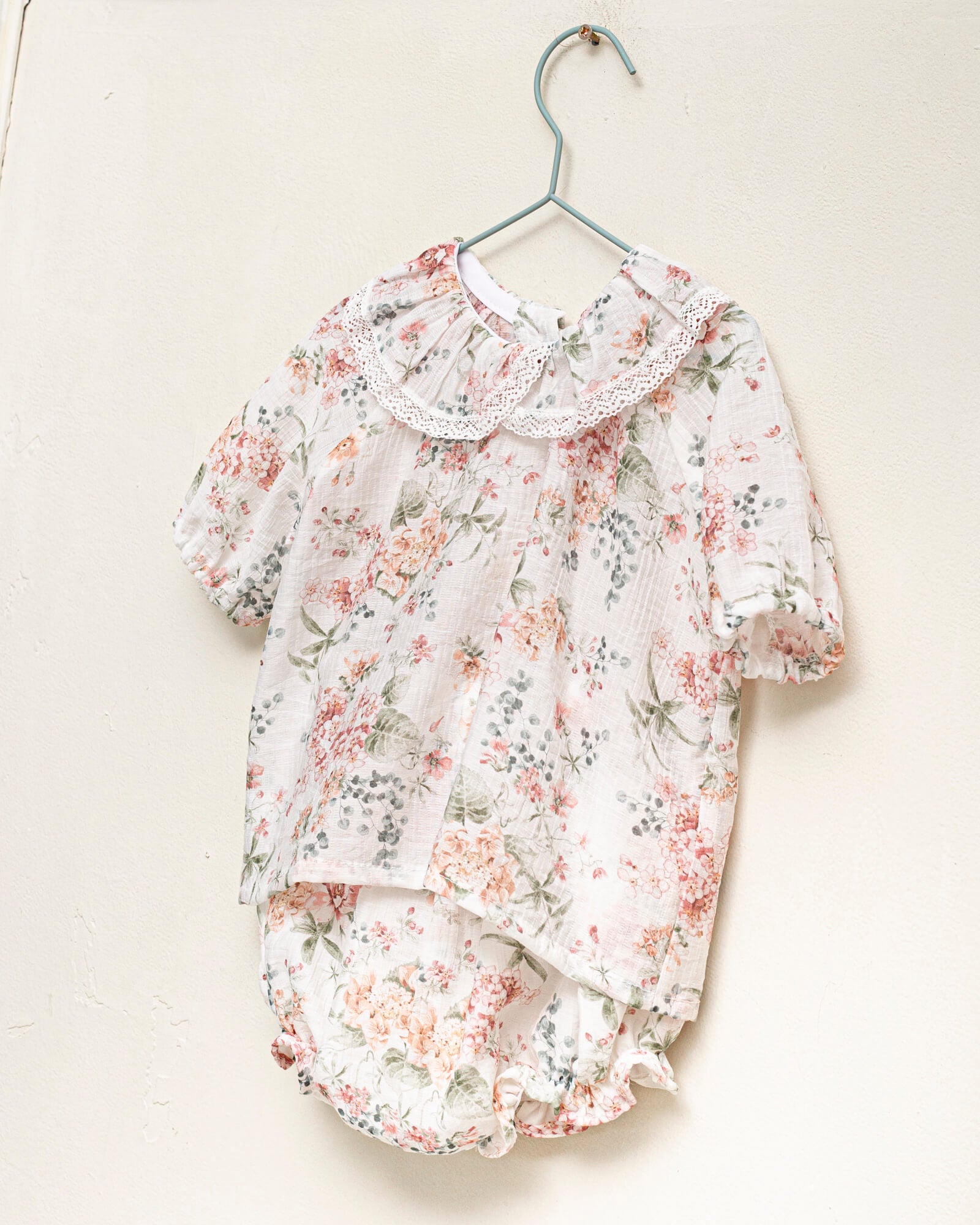 Conjunto bebe de flores Cosmosophie