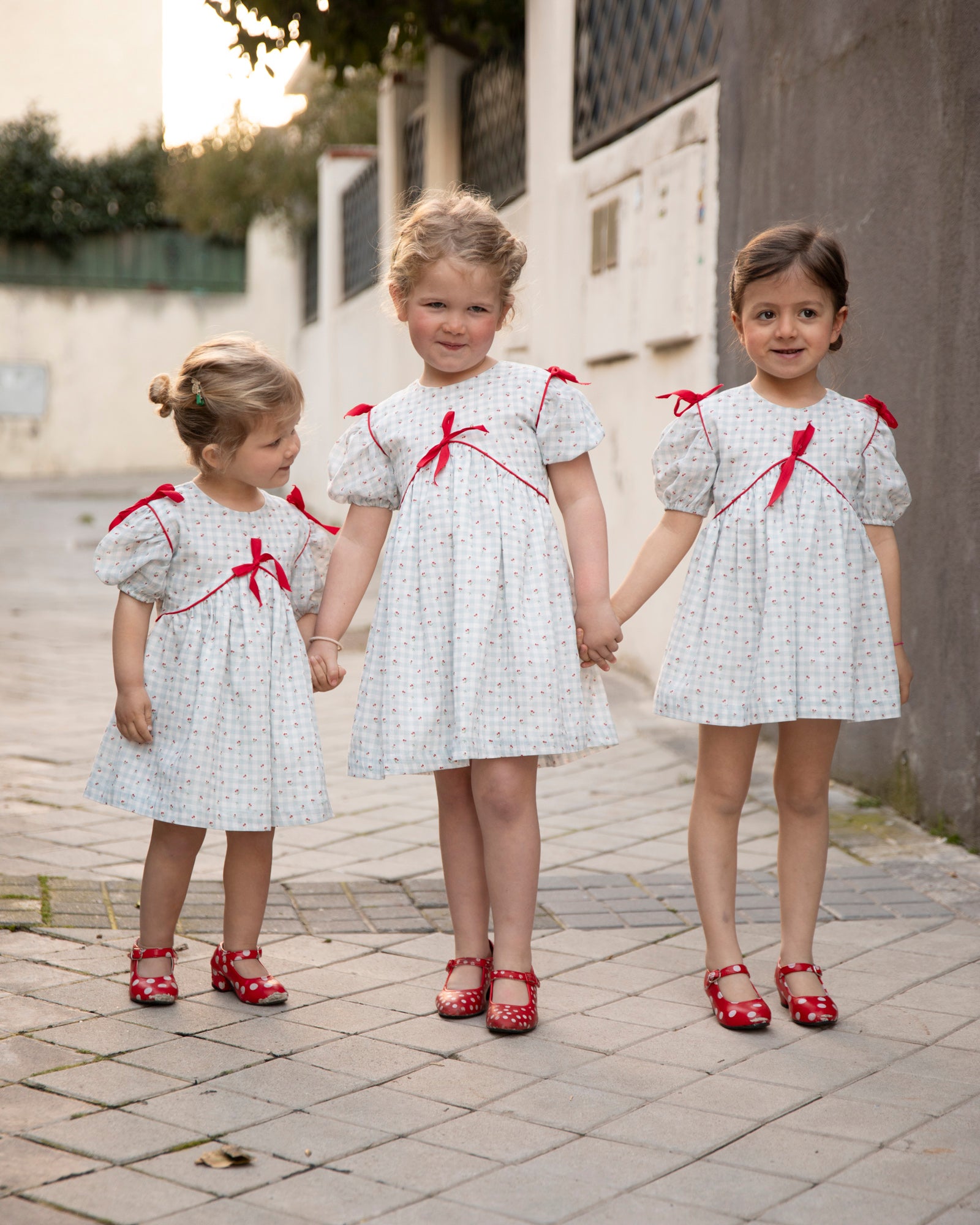 Vestido Cox vichy azul con estampado de cerezas Cherry