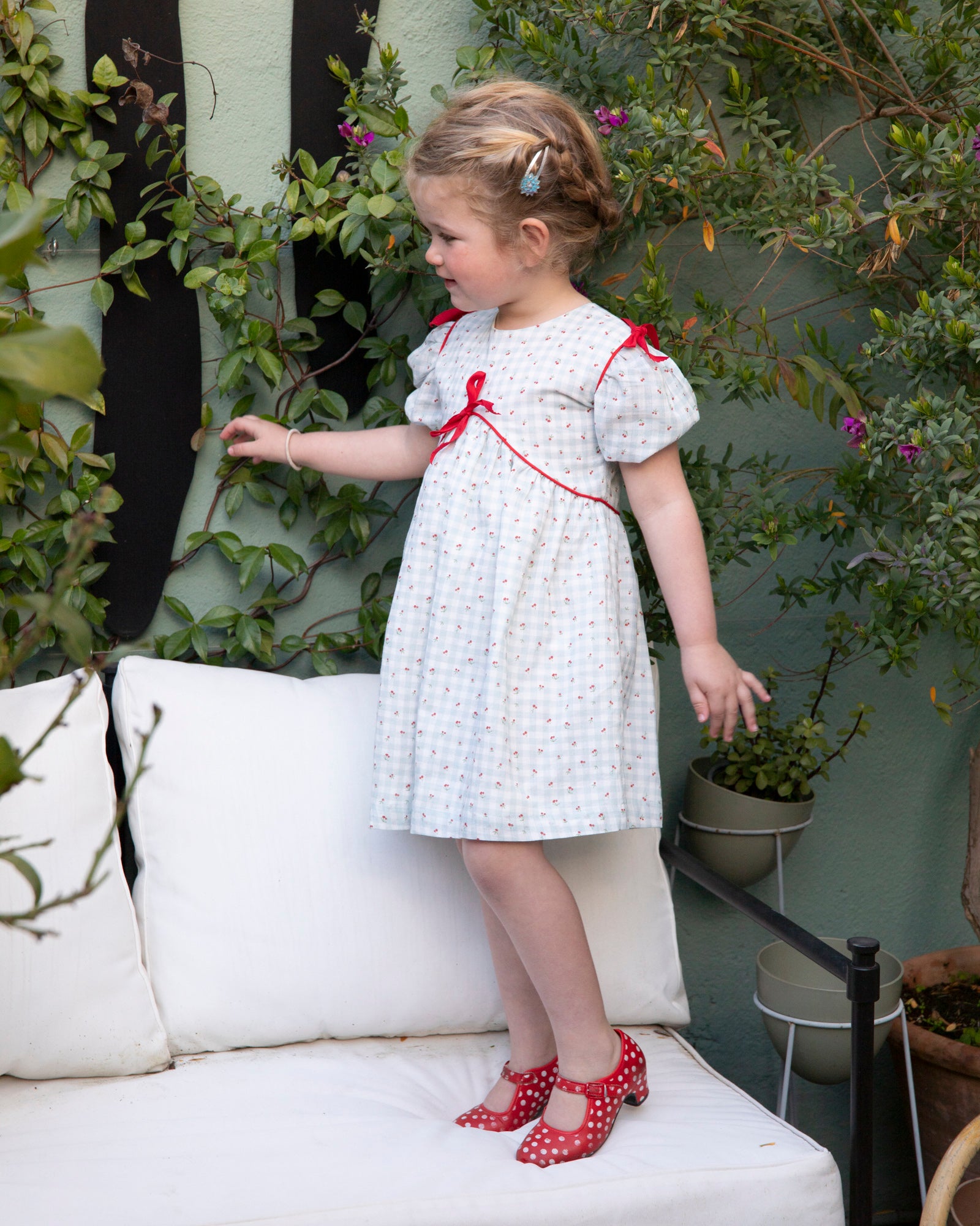 Vestido Cox vichy azul con estampado de cerezas Cherry