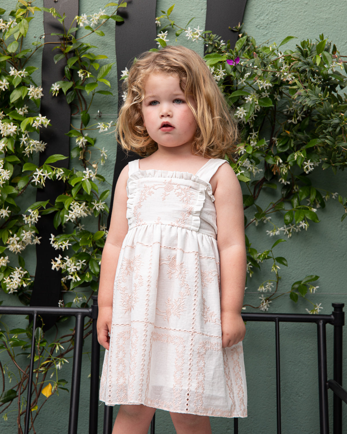 Vestido de tirantes Dune Blanco con bordados rosas