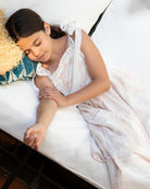 Vestido de tirantes Dune Blanco con bordados rosas para arras Cosmosophie