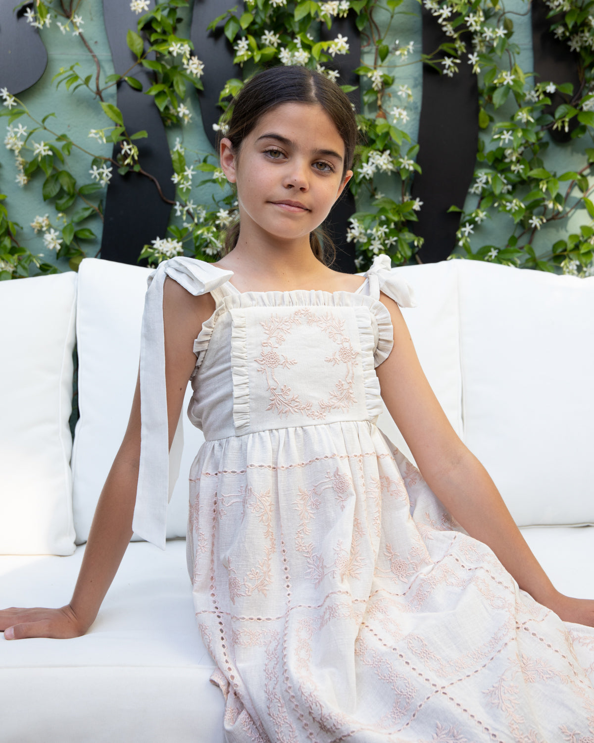 Vestido de tirantes Dune Blanco con bordados rosas