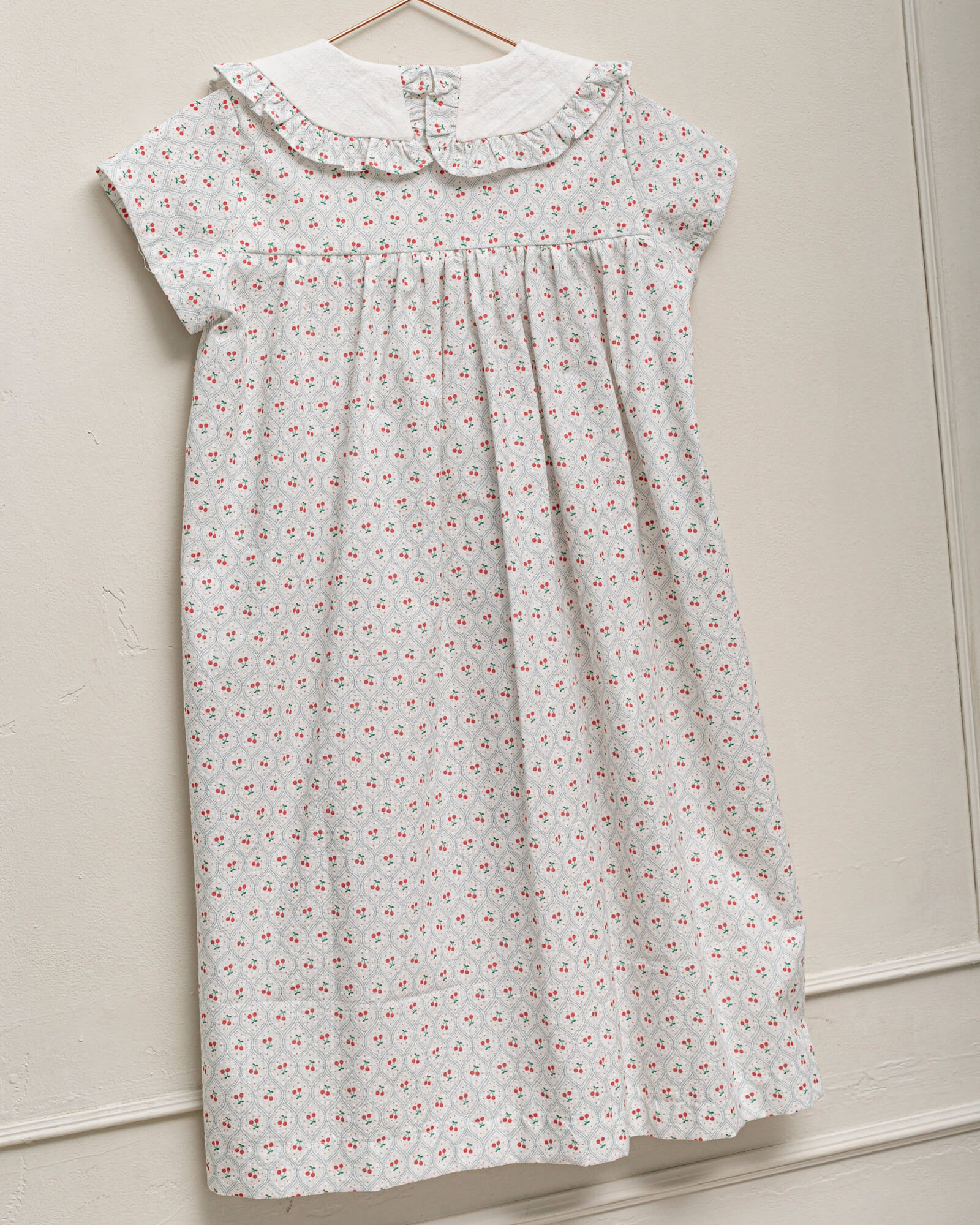 Vestido con estampado cerezas Cosmosophie