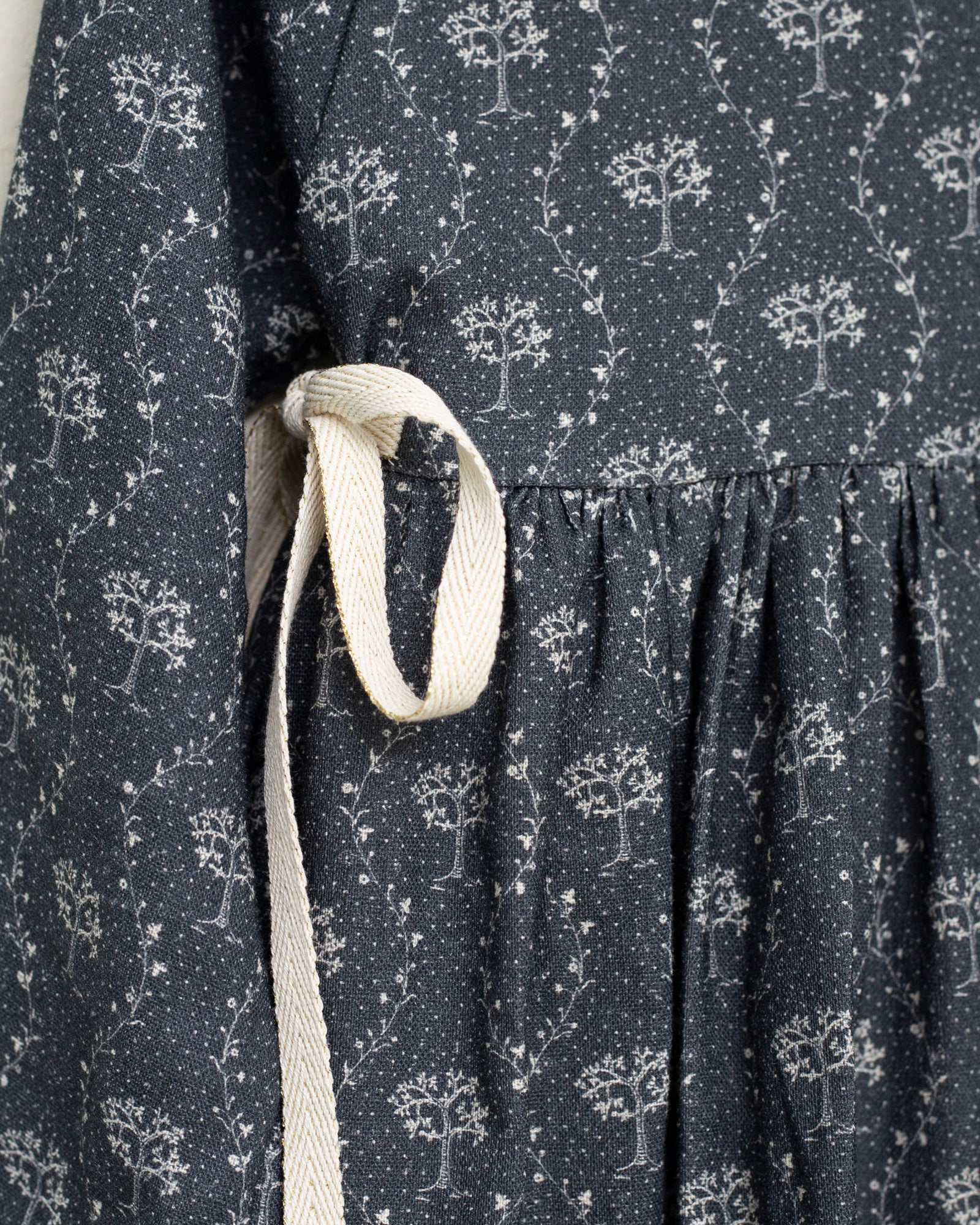 Vestido lino azul noche estampado arboles Cosmosophie