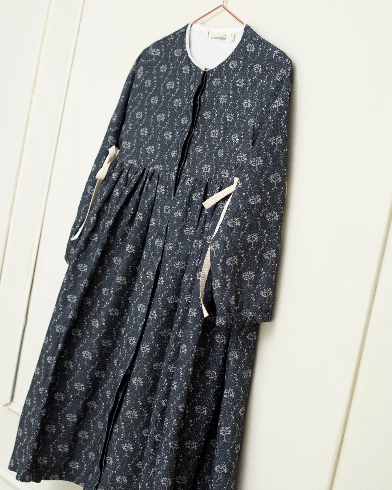 Vestido lino azul noche estampado arboles Cosmosophie