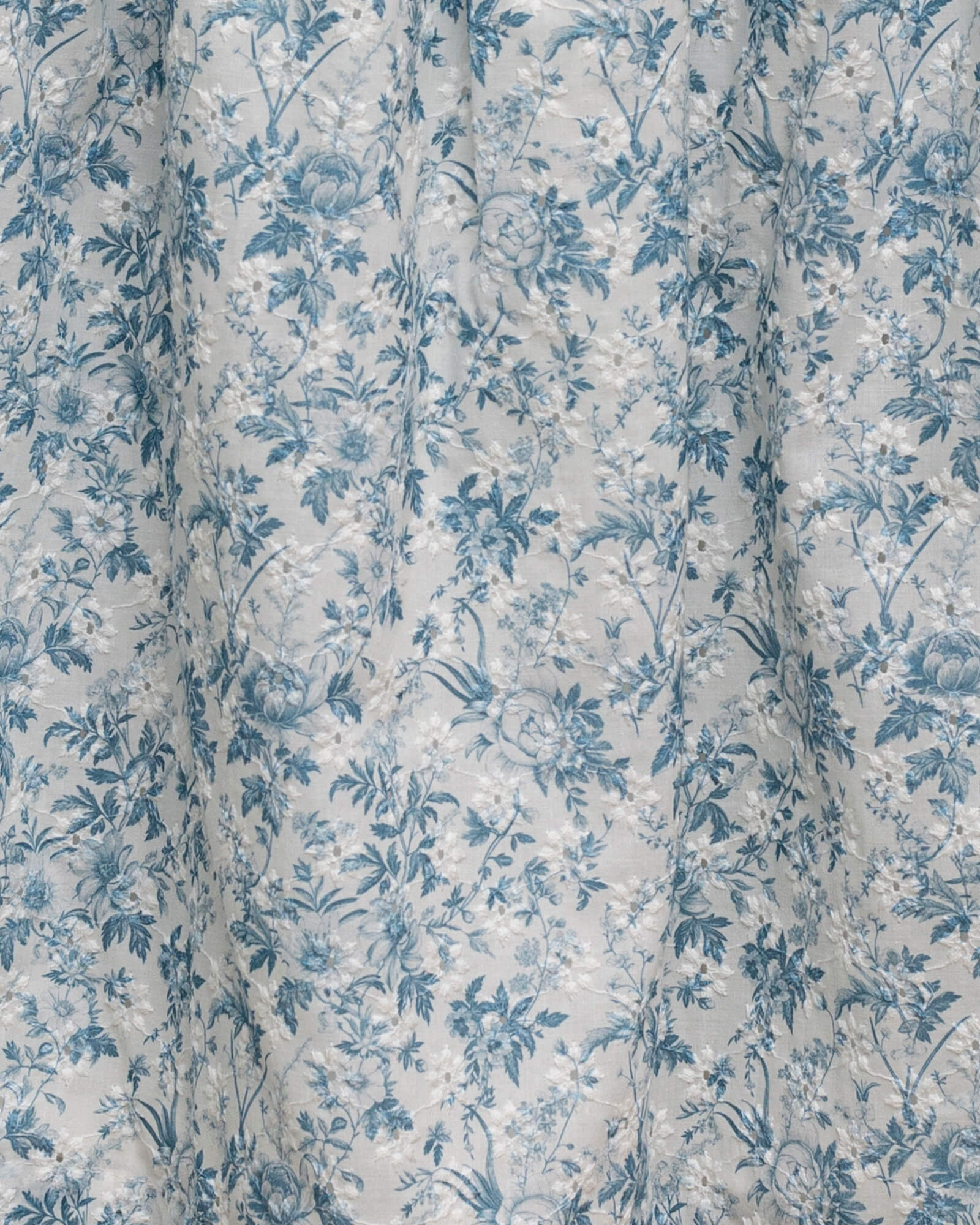 Ranita para bebe en una preciosa batista bordada con estampado de flores.