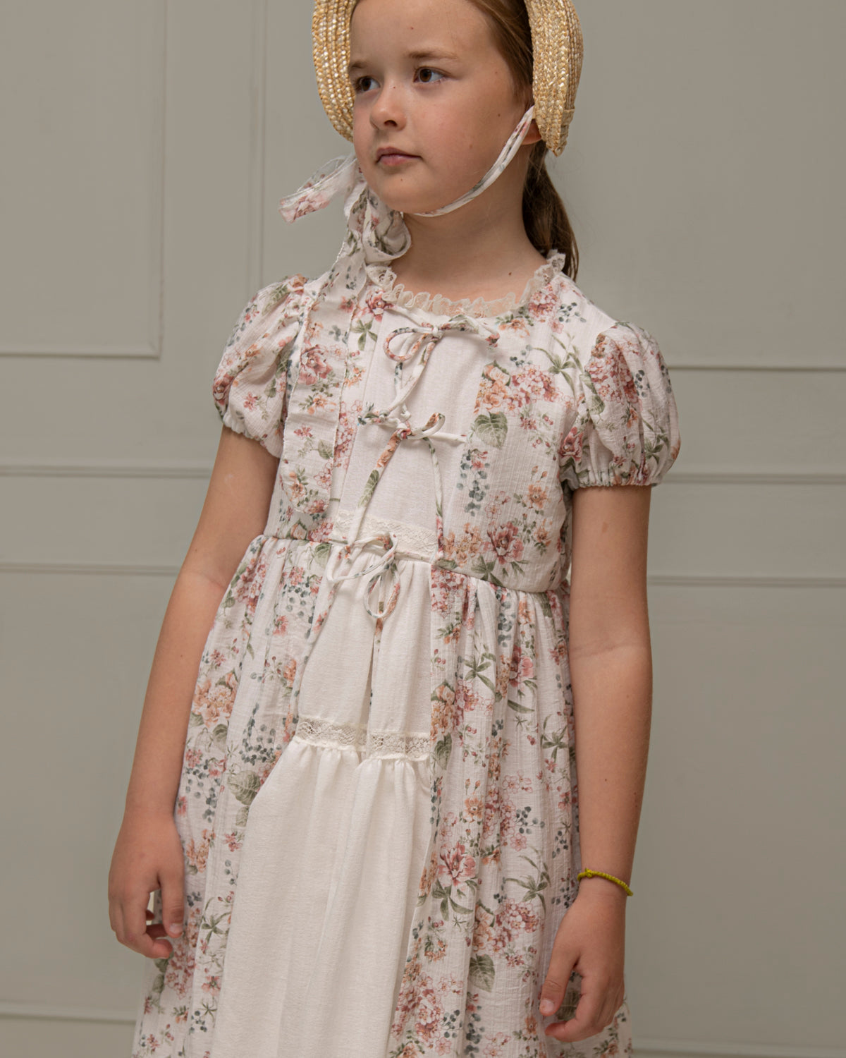 Vestido largo Arras en flores y blanco. con lazitos y encaje. Cosmosophie