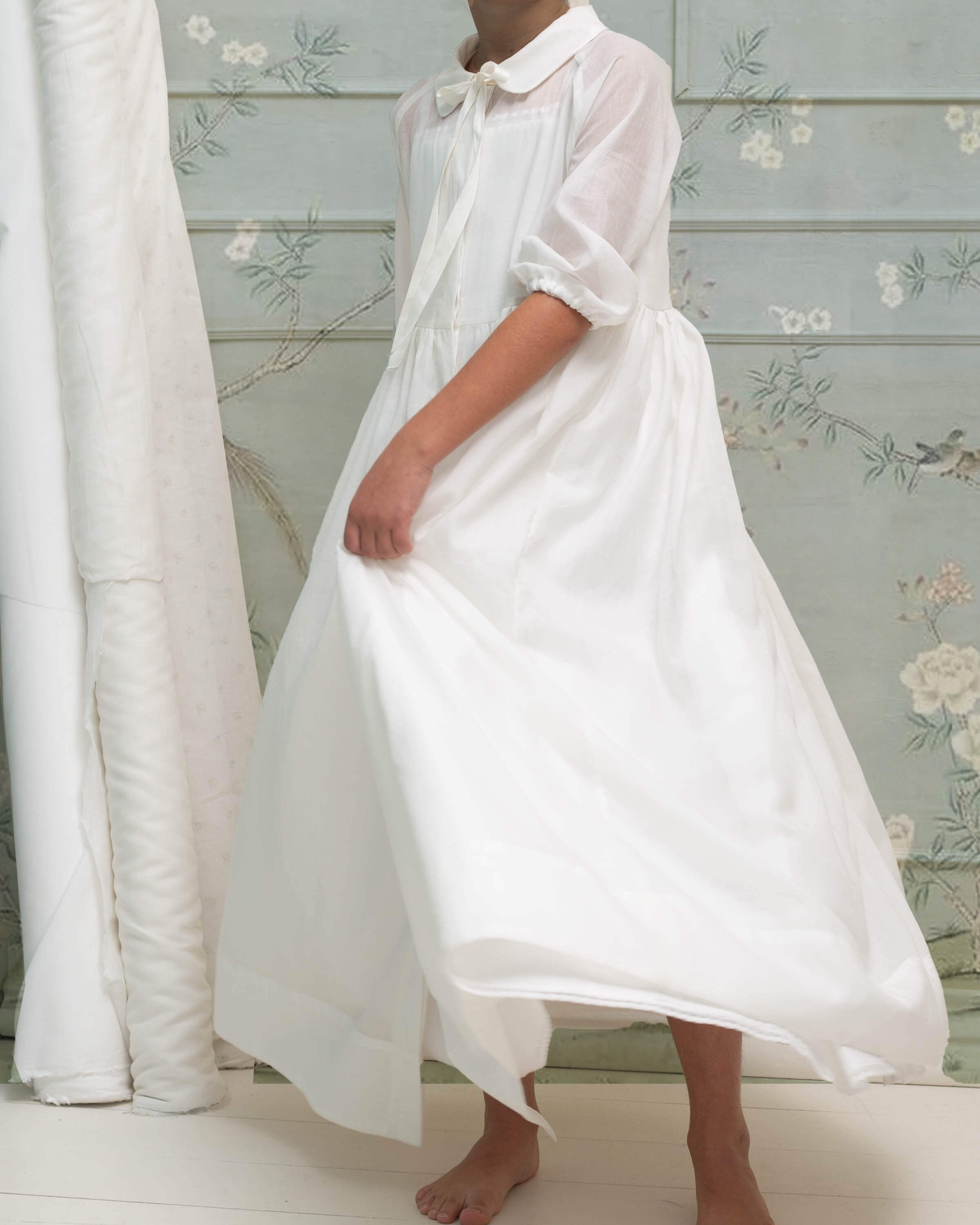 Vestido de comunión niña blanco modelo Gemini. Cosmosophie