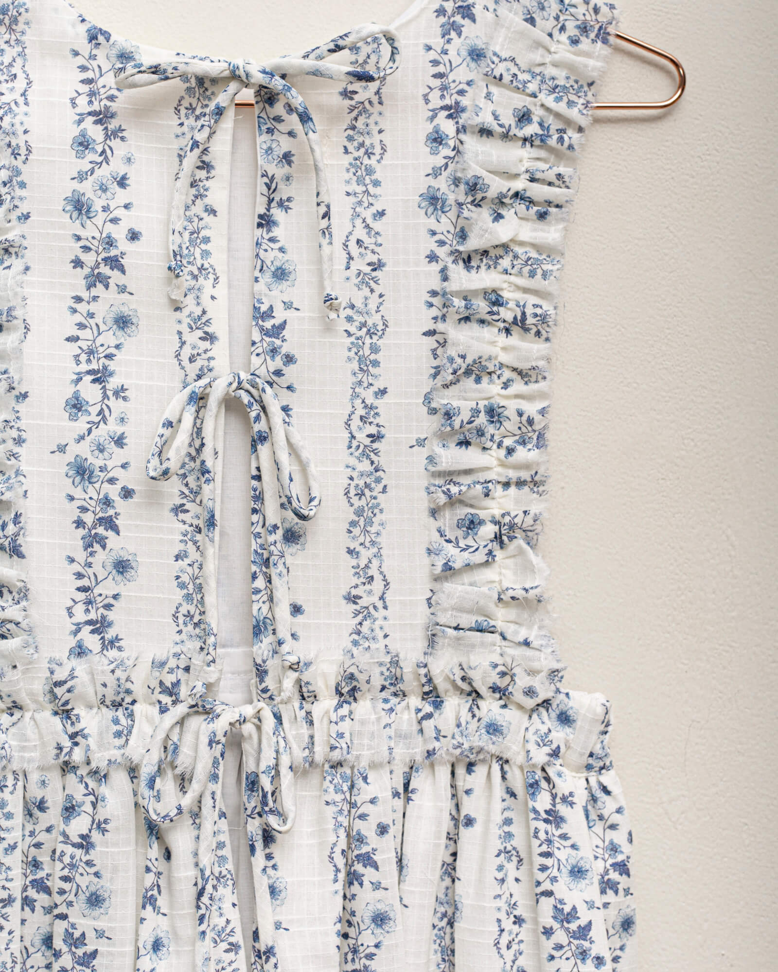 Pichi de flores con volantes en el pecho cosmosophie