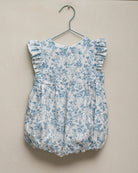 Ranita para bebe en una preciosa batista bordada con estampado de flores.