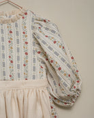 Vestido elegante para niña de algodón estampado floral, con mangas abullonadas y delantal de algodón texturizado. Diseño vintage de Cosmosophie para ocasiones especiales.